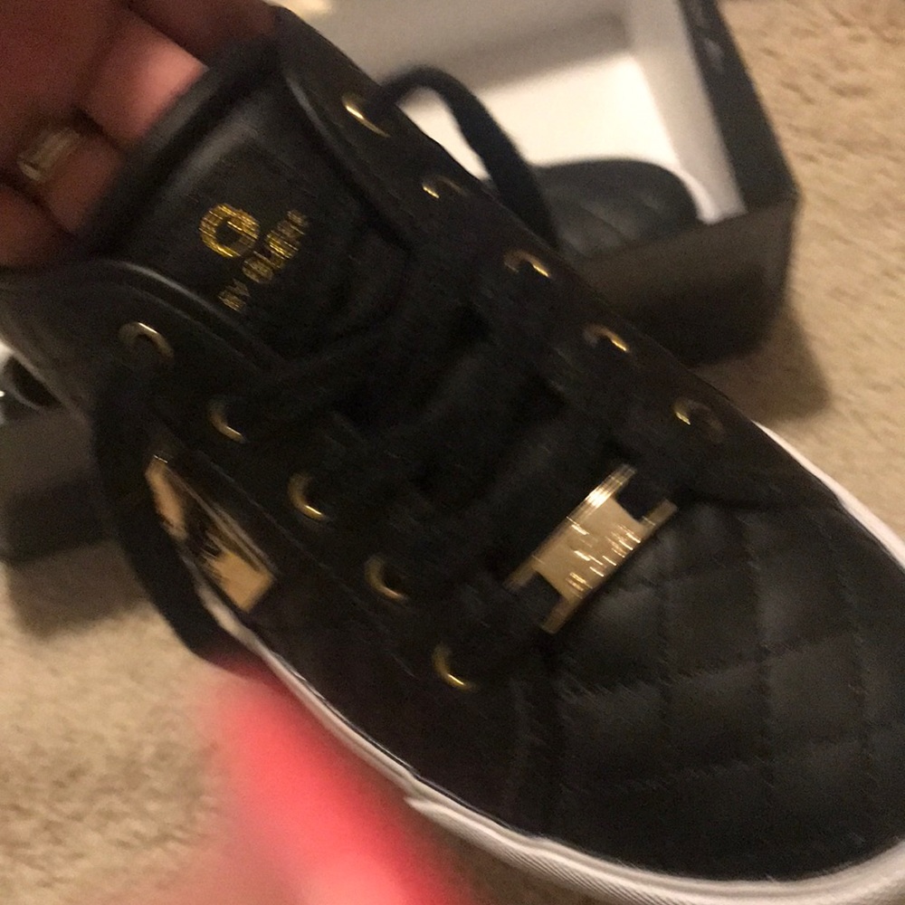 Shoes - Picture 2 of 6